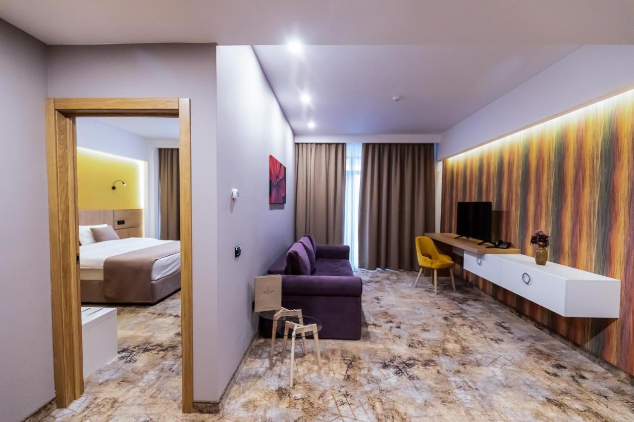 Grand View Hotel & Suites Copou Iasi Exterior foto